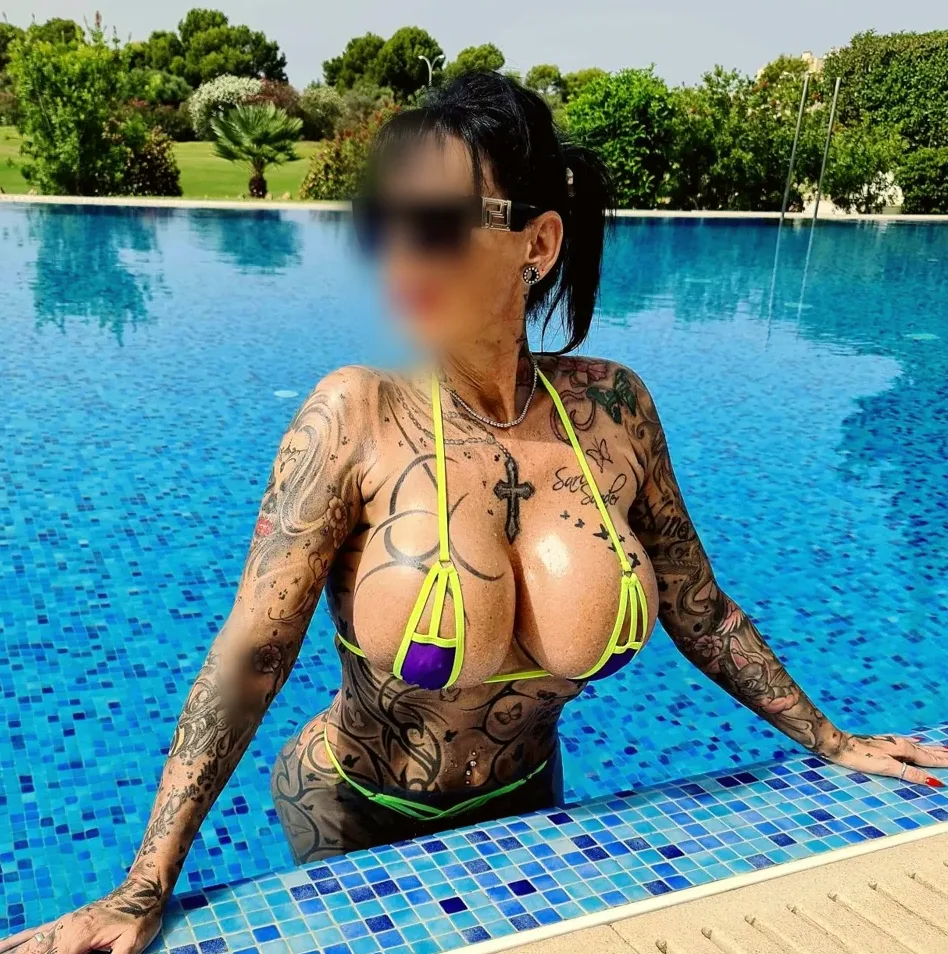 Emilia, 39