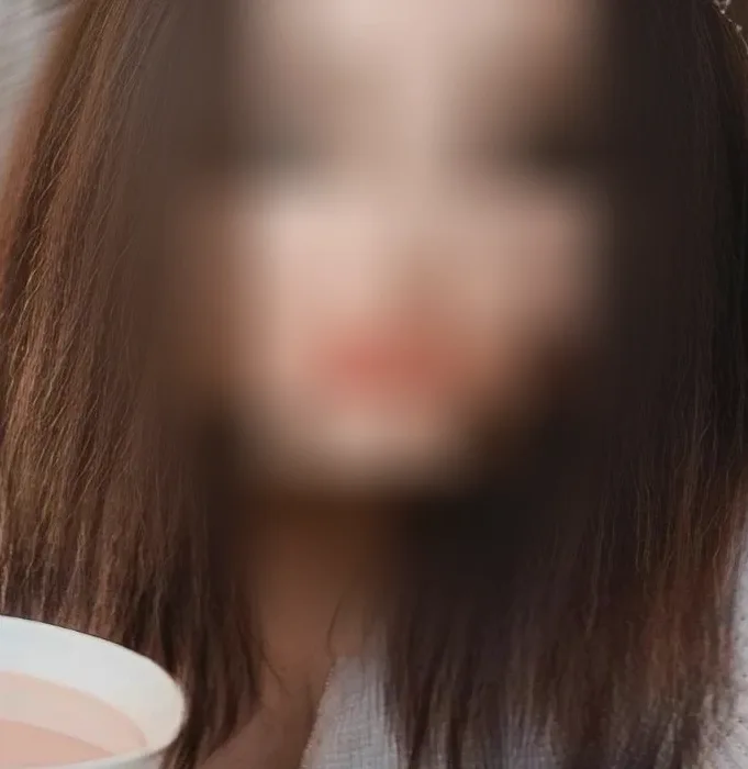 Lilly, 23