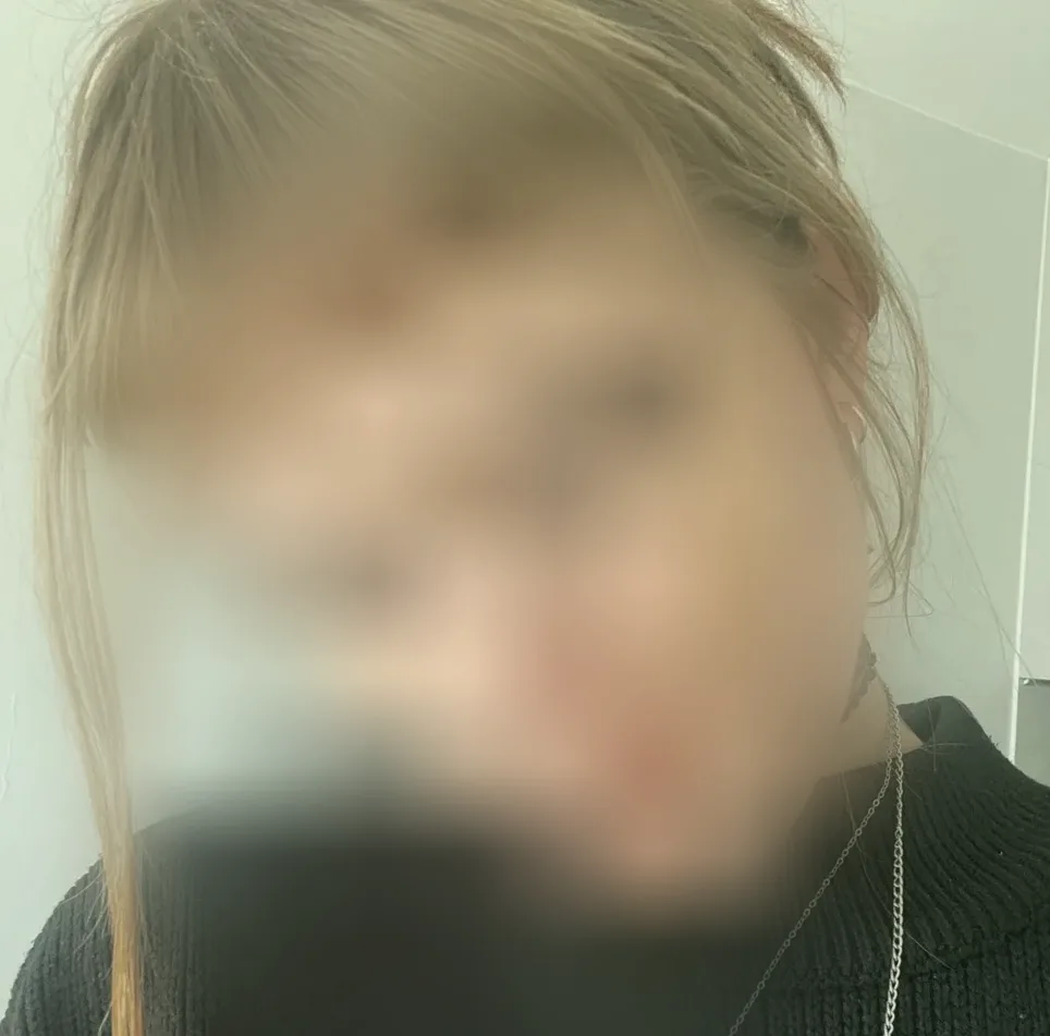 Sarah, 19
