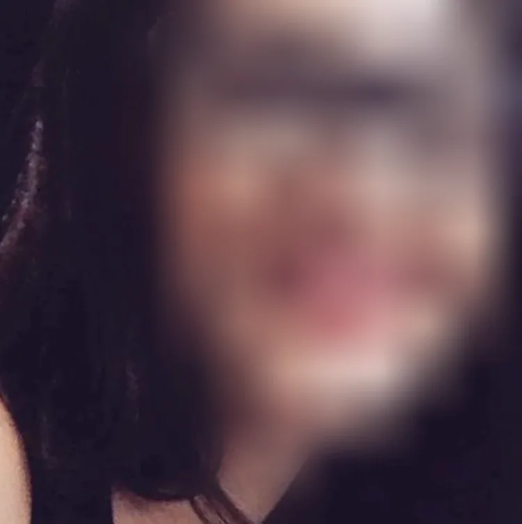 Vivien, 25