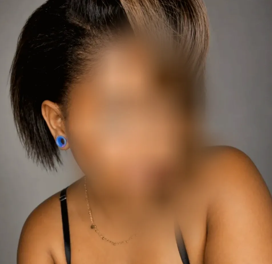 Yasmin, 29